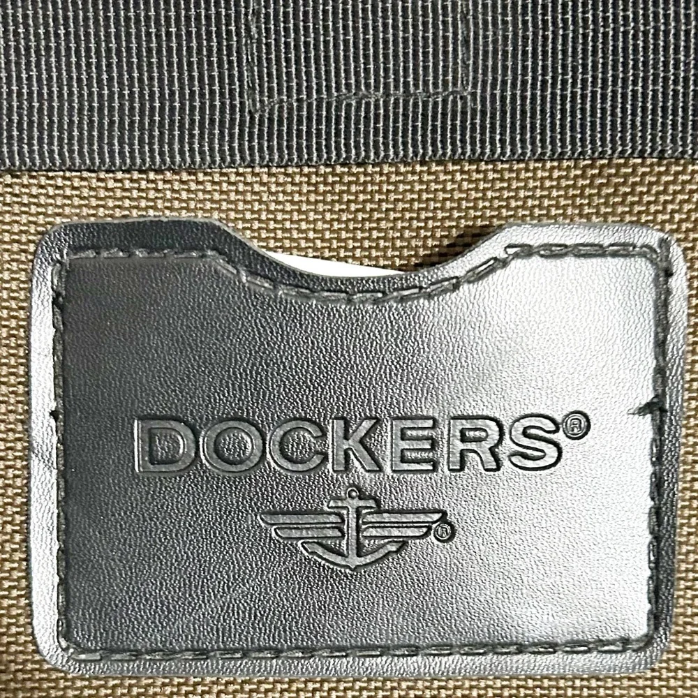 Dockers Double Compartment Carryon Travel Suitcase Bag Adjustable Shoulder Strap